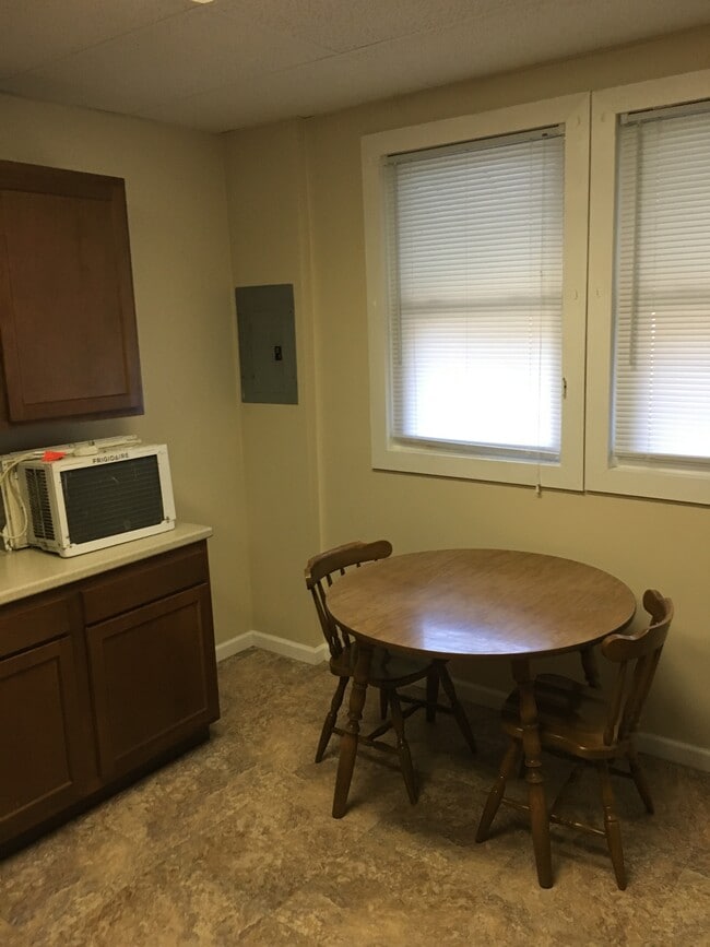 Photo - 365 National Rd