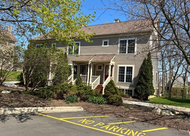 Building Photo - 2166 Pennsylvania Ave Unit 35