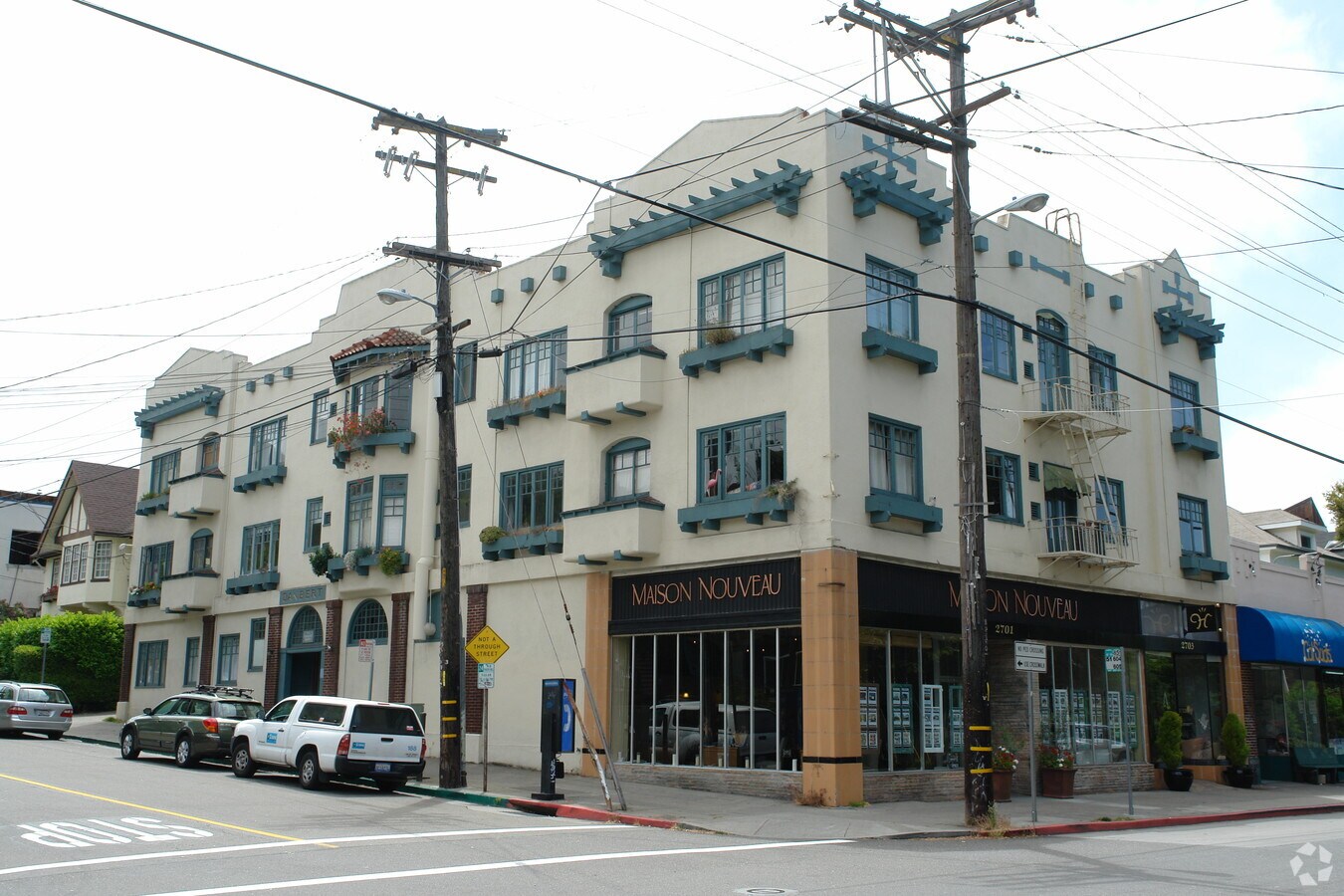 Photo - 2704 Derby St