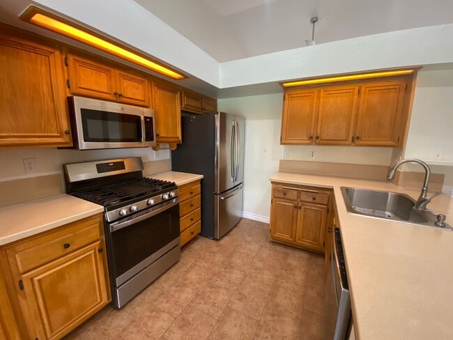 5828 Ave L11