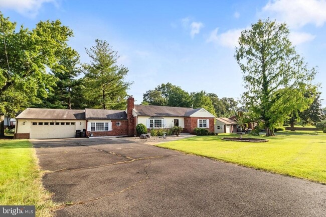 Building Photo - 5601 Dawes Ave