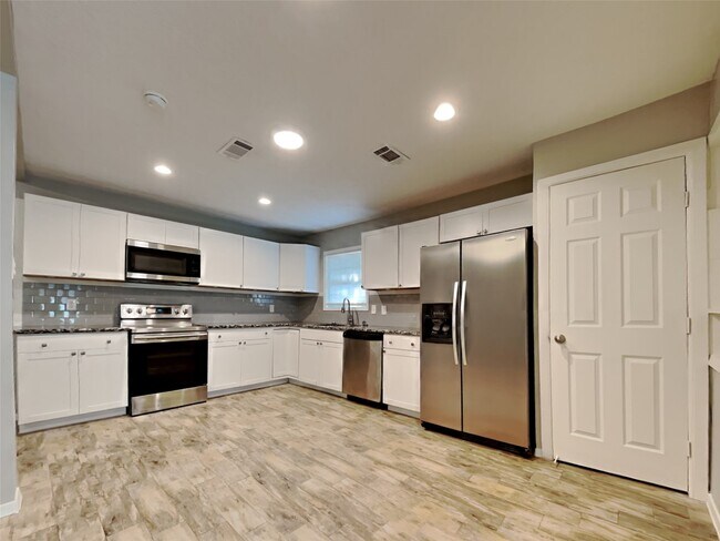 Photo - 4315 Hirschfield Rd