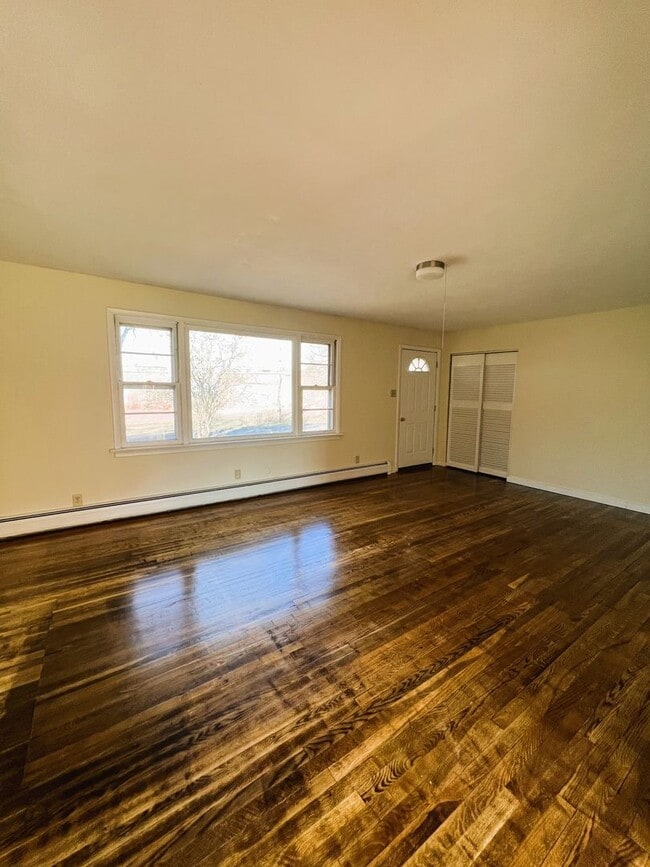 Building Photo - Just In Time For Ski Season - Single Famil... Rental