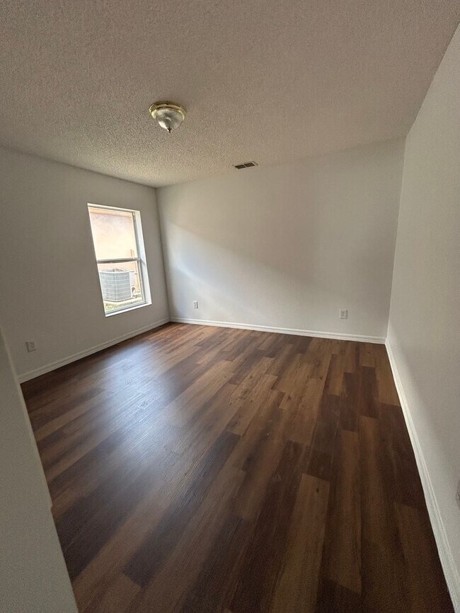 Photo - 136 Grantham Dr