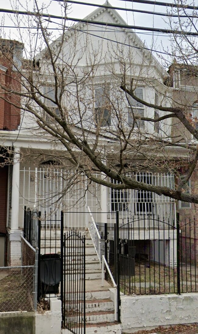 Building Photo - 218 S 11th St