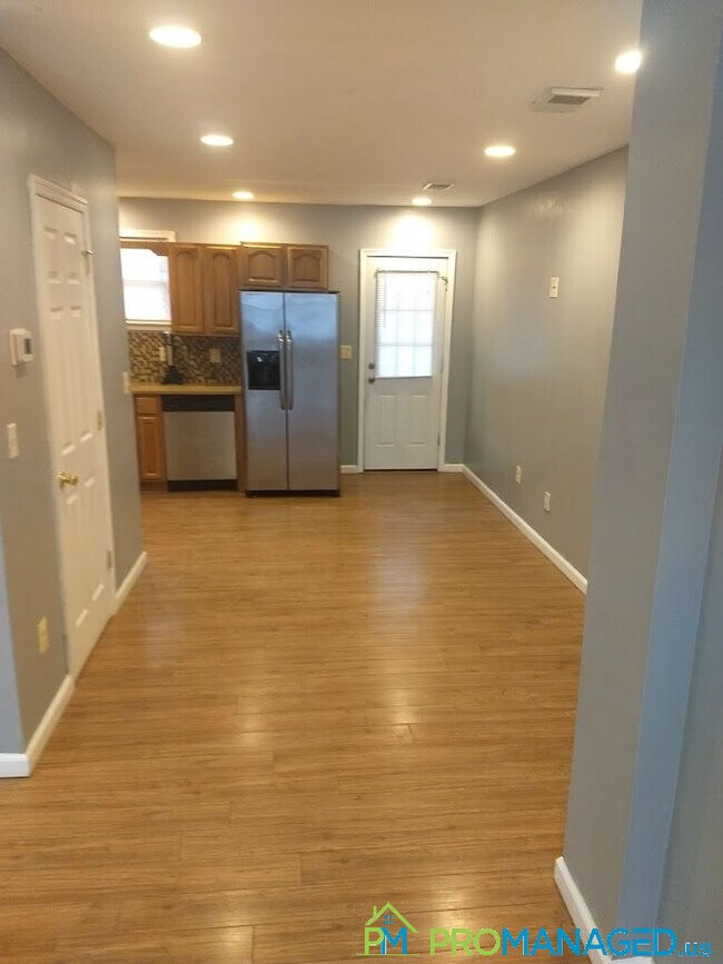 Photo - 435 E Wildey St