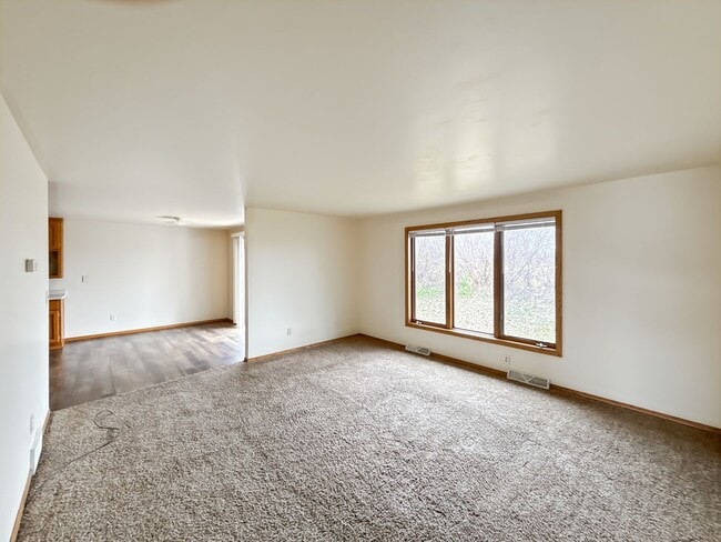 Photo - 3 Bed 2.5 Bath Executive Duplex in DePere