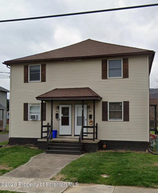 Building Photo - 16 Watkins St