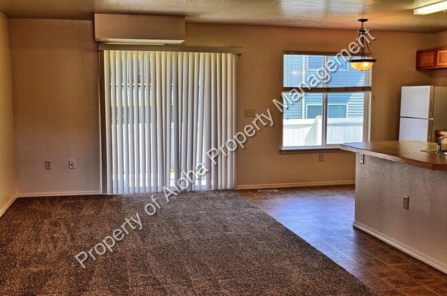 Photo - 1039 W Pine Ave