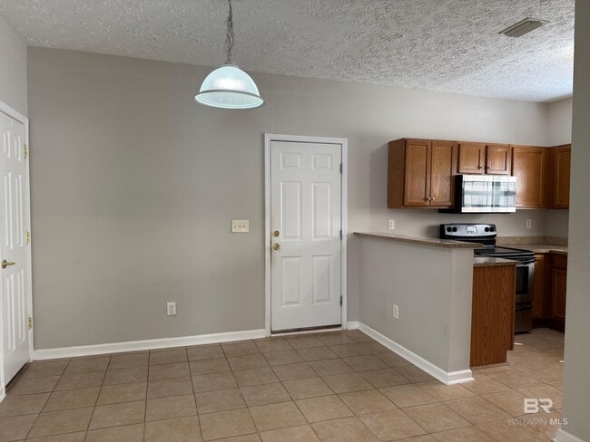 Photo - 1305 Dominoe Trail