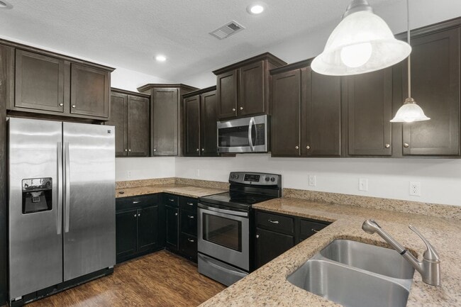 Building Photo - 108 Ledbury Cove