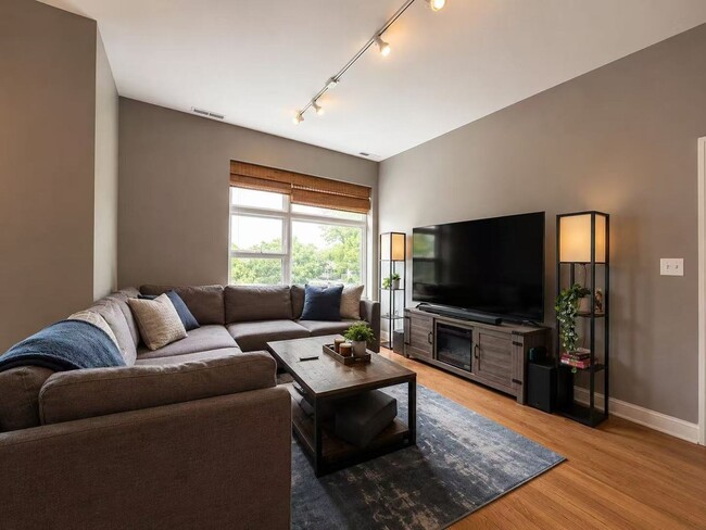 Photo - 3741 N Wolcott Ave