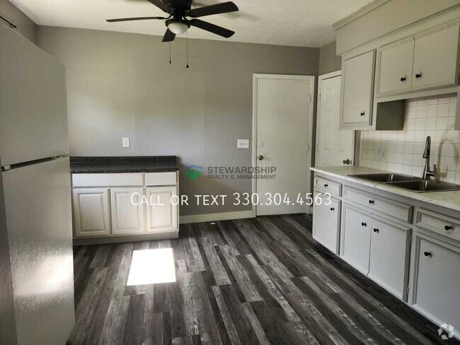 Building Photo - 15257 Lincoln Way W Rental