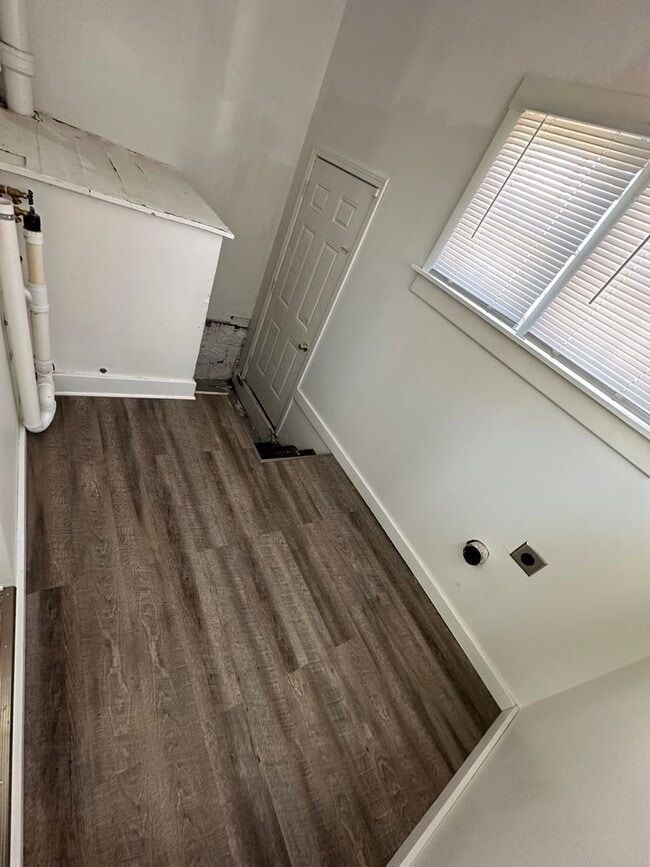 Photo - 1 Bedroom, 1 Bathroom House with Detached Garage