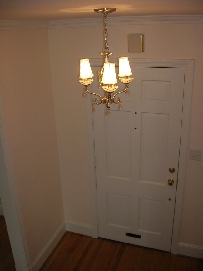 Photo - -- AVAILABLE MAY 8TH -- 3 BR / 2.5 BA Nice Brick home in Near West End. Available May 8th!