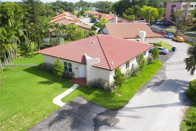 Building Photo - 14885 NE 7th Ave Unit 14883