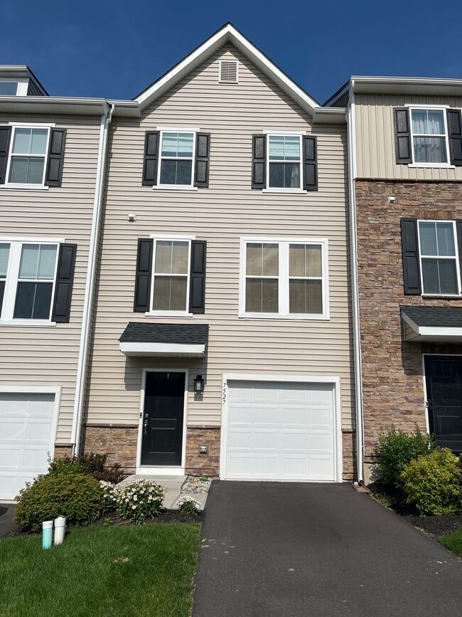 Beautifully maintained 3-bedroom, 2.5-bath... - Beautifully maintained 3-bedroom, 2.5-bath... House