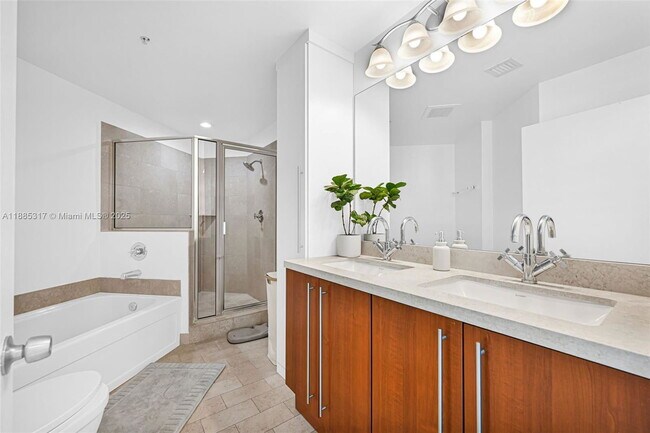 Photo - 1111 SW 1st Ave Unidad 2714N