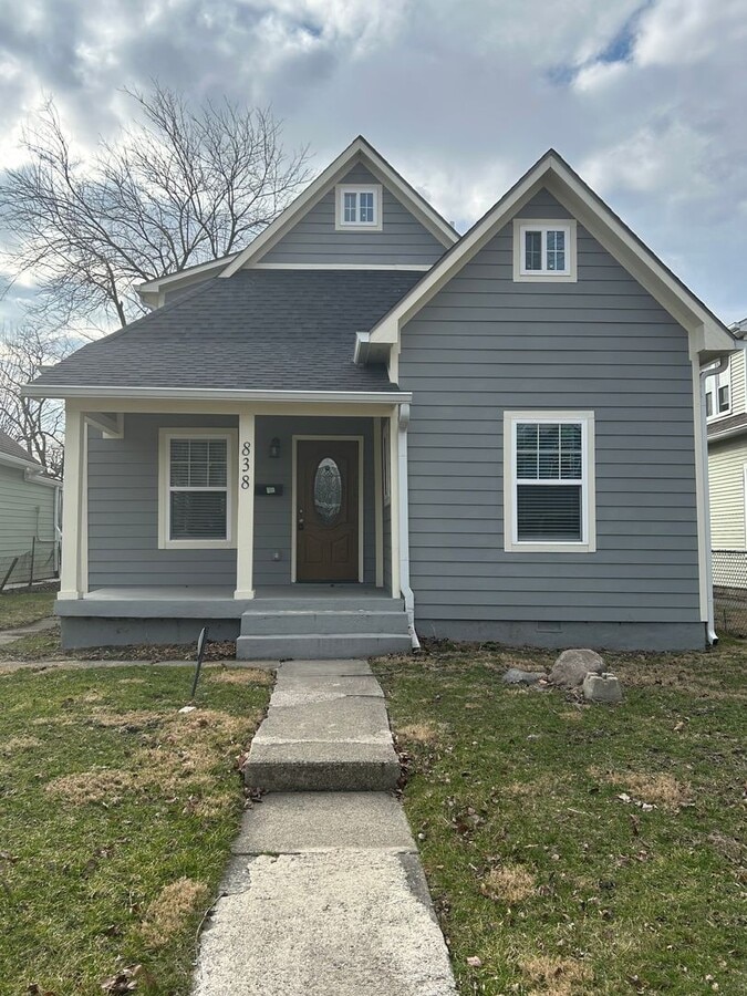 Charming Bungalow-Styled 3 Bed, 2.5 Bath Home- Near East Side - Charming Bungalow-Styled 3 Bed, 2.5 Bath Home- Near East Side