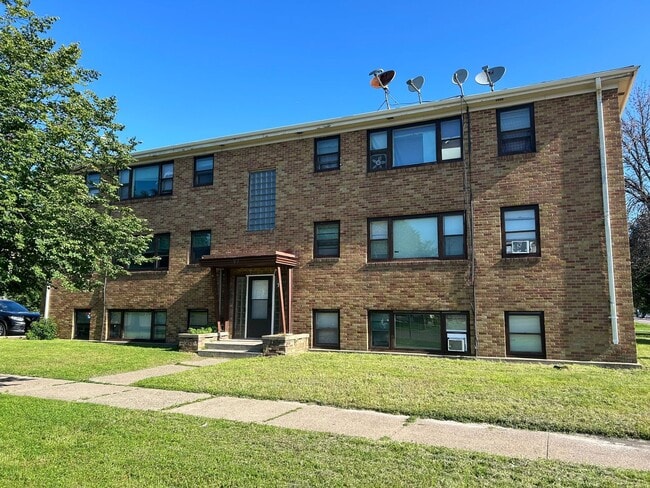 Building Photo - Upper level 1 Bedroom in W St Paul!! Move ... Unit 201 Rental