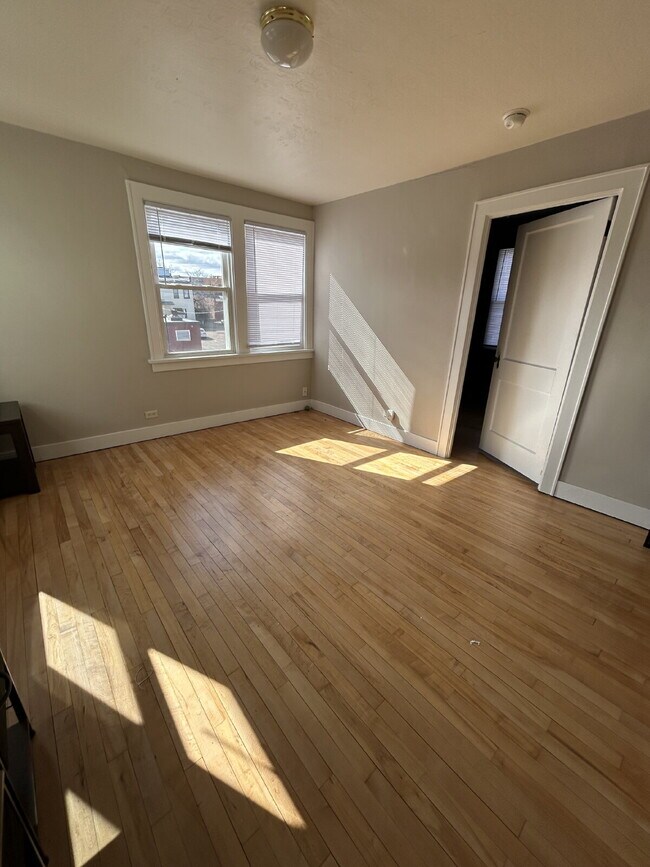 Charming 1-Bed Waterfront Oasis with Scenic Views in Eau Claire!