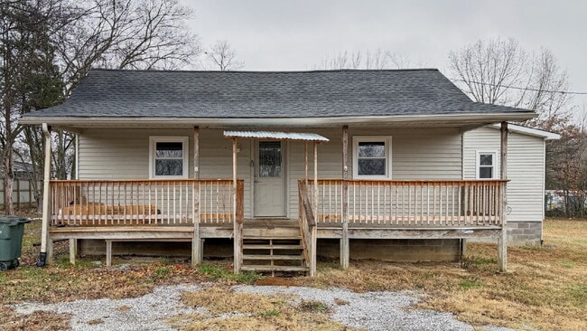 Building Photo - For Rent: 3+ BR, 3BA house. (Please speak with us before applying.)