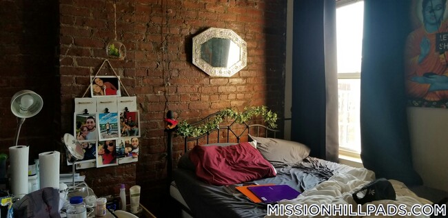 Building Photo - 890 Huntington Ave Rental