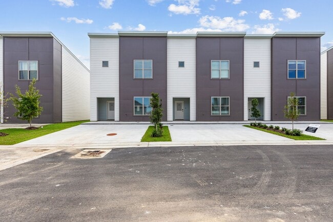 203 Firethorn Dr