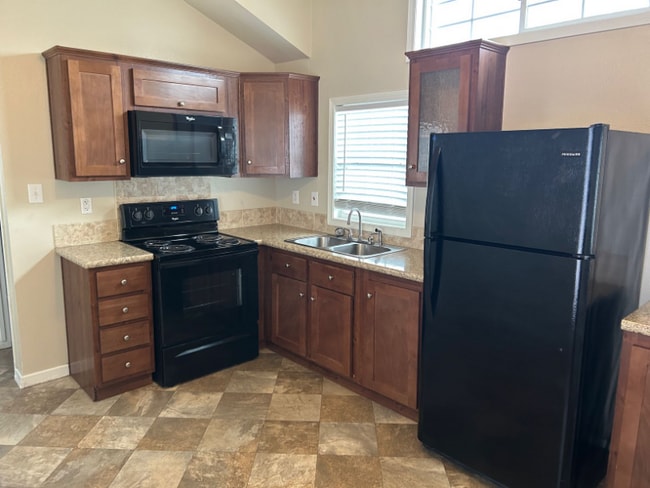 Photo - 2211 Ashberry Ave