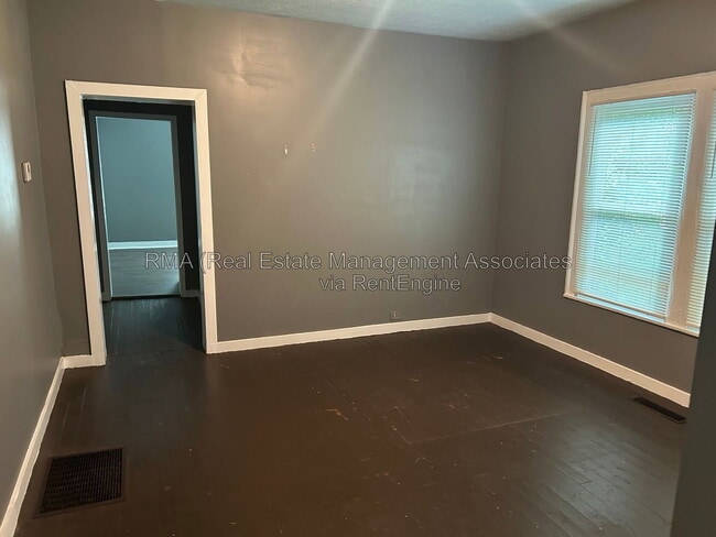 Photo - 205 W Tinsley St