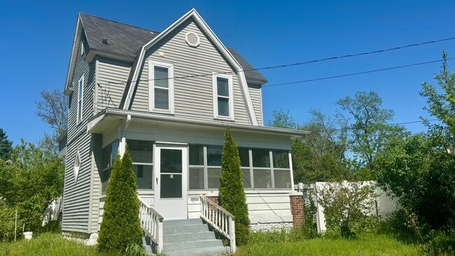 Building Photo - 527 James Ave SE Rental