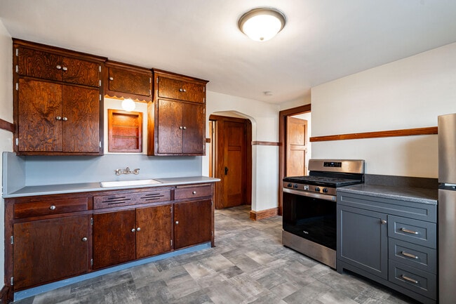 Photo - 2213 S 72nd St