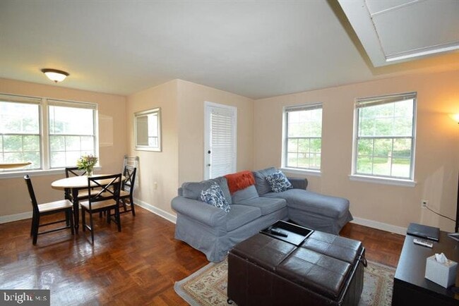Building Photo - 6628 E Wakefield Dr Unit A2