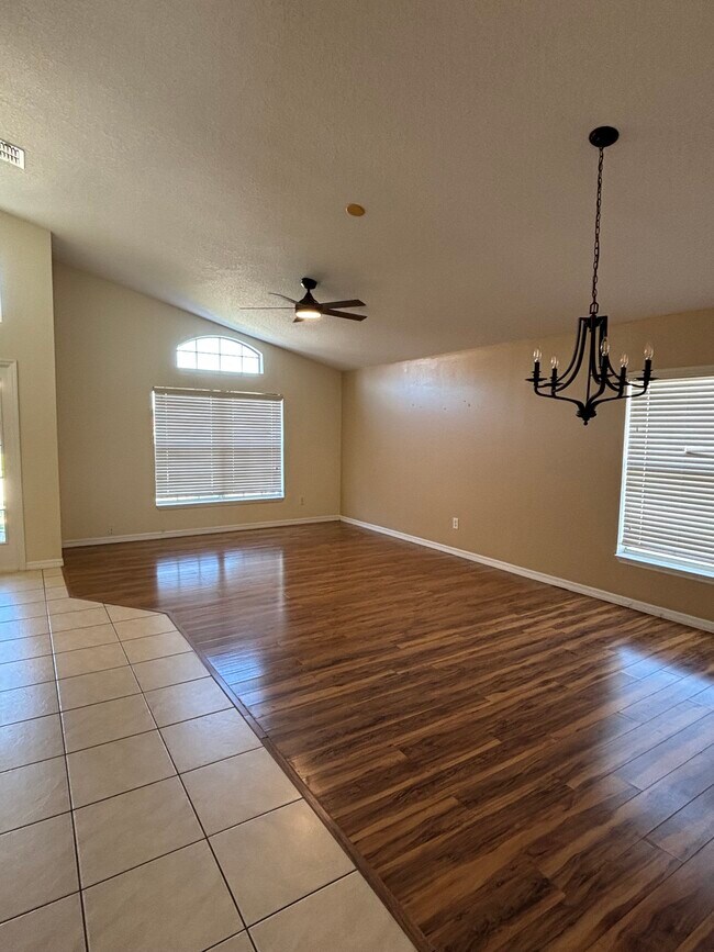 Photo - 100 Stella Pass