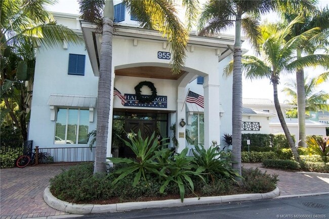 Building Photo - 975 NW Flagler Ave Unit 306