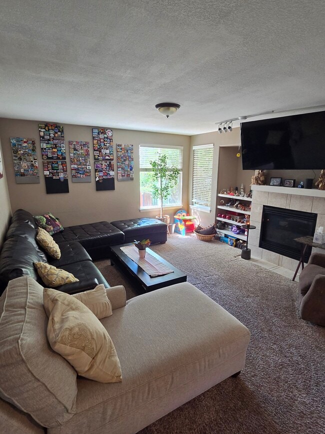 Photo - 390 Simmons St