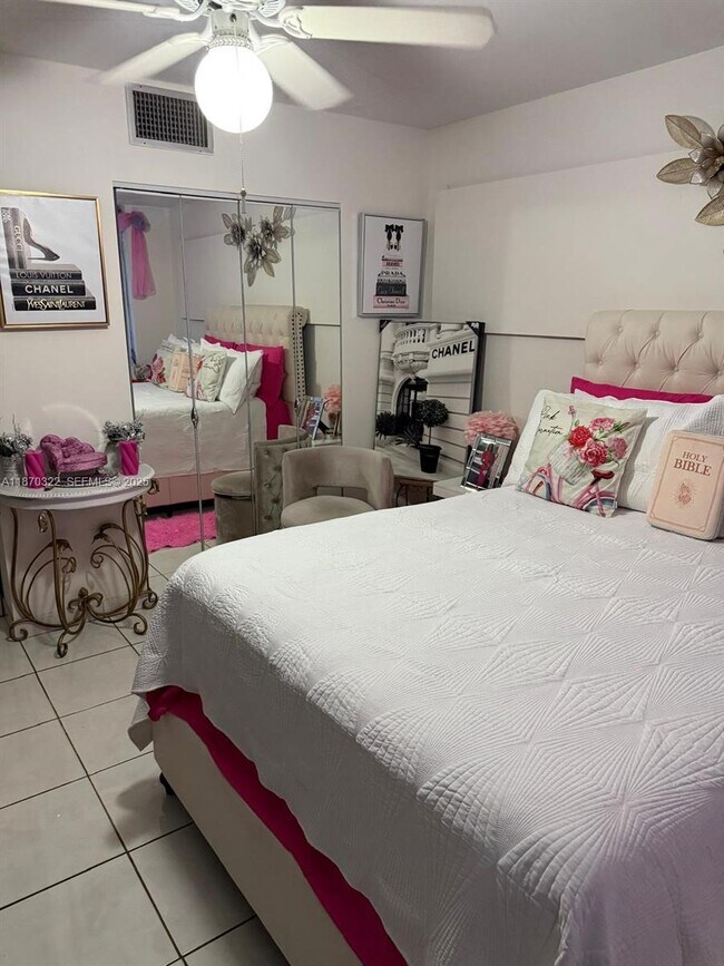 Building Photo - 1710 NE 191st St Unit 317-3