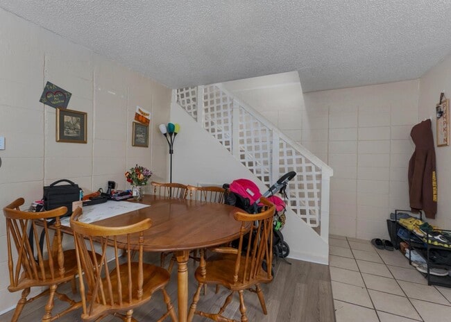 Photo - 470 Burns Ave Unidad 5