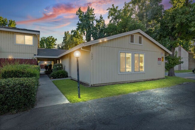 Photo - Updated Condo In Richfield Gardens Community!