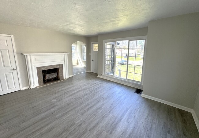 Photo - 3905 Millersville Dr
