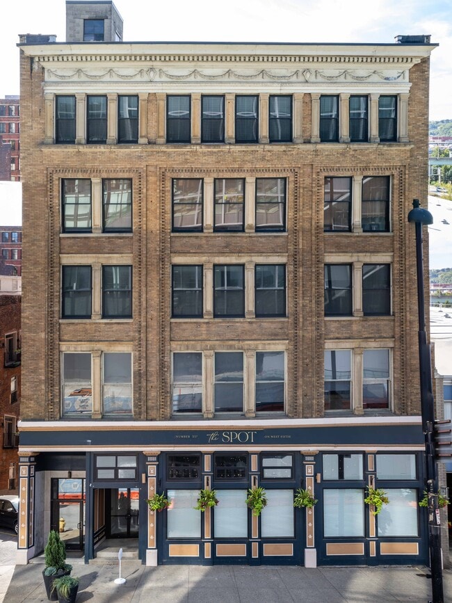 Building Photo - 335 W 5th St Unit 406