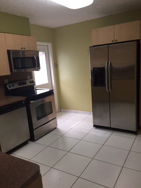 Photo - 825 W 34th St