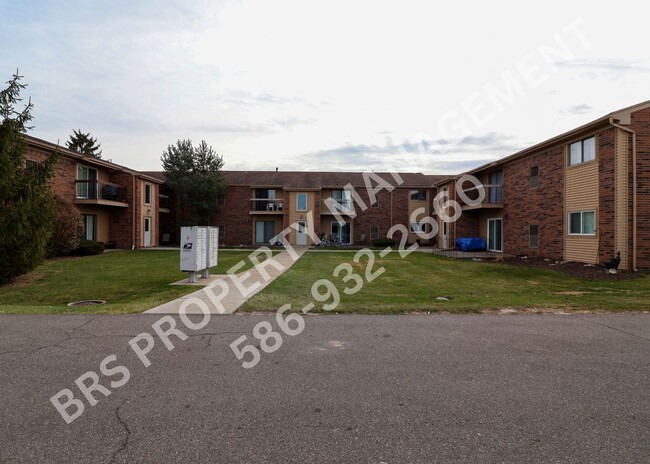 Building Photo - Beautifully Remodeled 2-Bedroom Condo in Fraser, MI