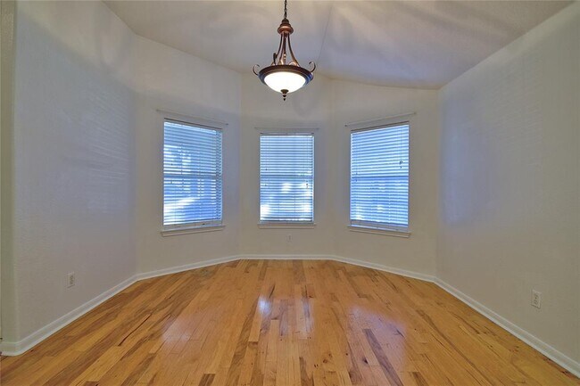 Photo - 120 Greenside Ln