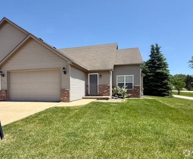 Building Photo - Large Duplex; Dunlap Schools Rental