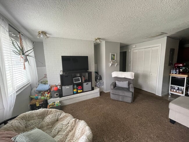 Sala de estar - 1766 N 550 W Unidad 1766