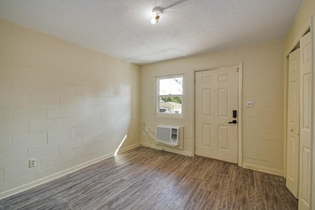 Photo - 1420 Melvin St