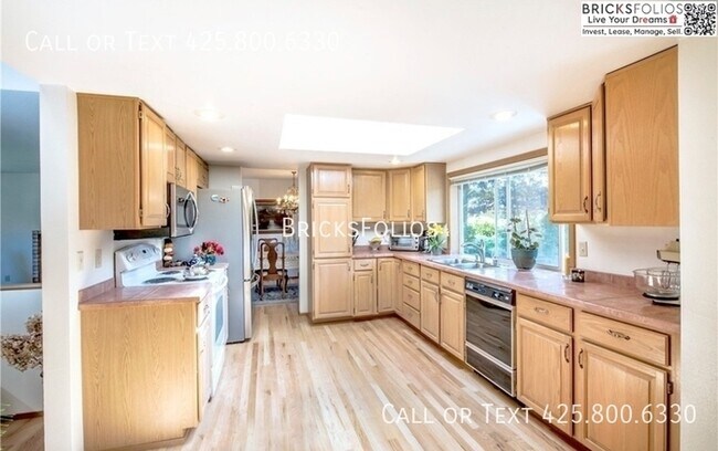 Photo - Beautiful Silver Lake Residence in Everett