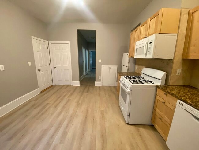 Photo - 254 Windsor St Unit 1R