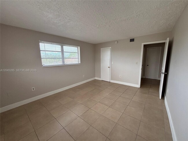 Photo - 6601 SW 18th St Unit 210